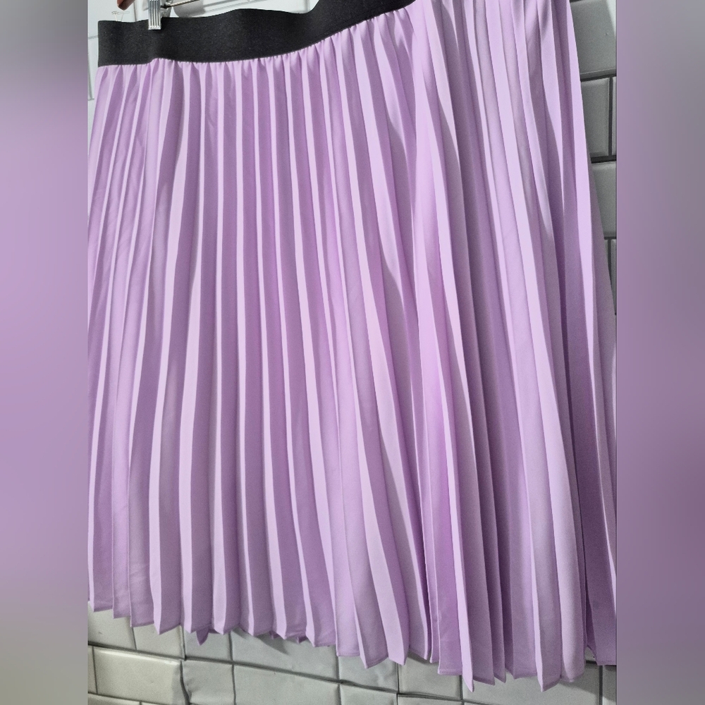 Worthington Woman Ladies Lilac Purple Pleated Midi Style Skirt Black Elastic Wai - Picture 2 of 5